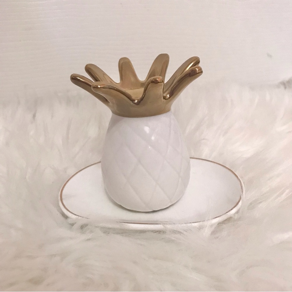 Pineapple ring holder